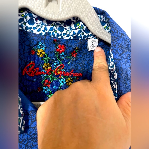 💚💚Robert Graham Button down long sleeve shirt. In good condition - Picture 3 of 5